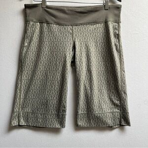 Lululemon Athletica logo Stylish Olive Patterned Women wide leg capri pants Sz L